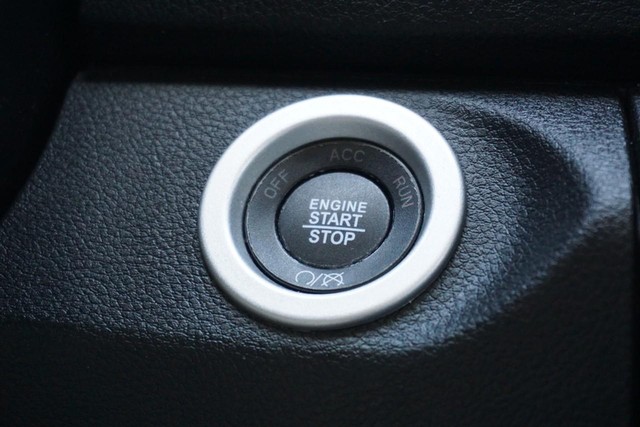 2022 Ram 1500 Classic SLT  Crew Cab 4WD image 43