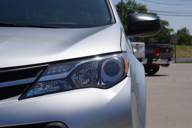 2015 Toyota RAV4 LE AWD image 10