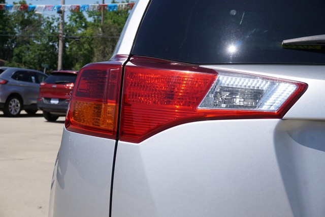 2015 Toyota RAV4 LE AWD image 12