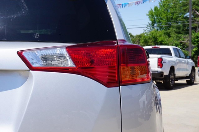 2015 Toyota RAV4 LE AWD image 13