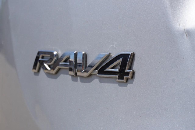 2015 Toyota RAV4 LE AWD image 14