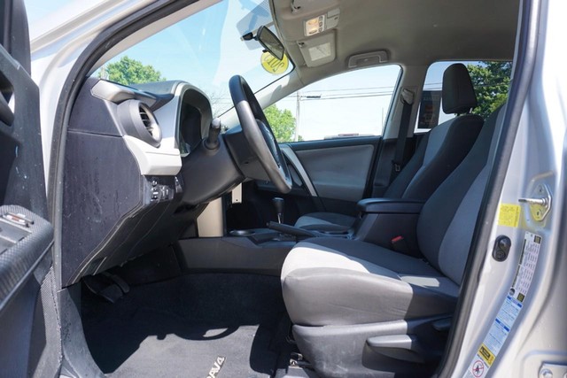 2015 Toyota RAV4 LE AWD image 19