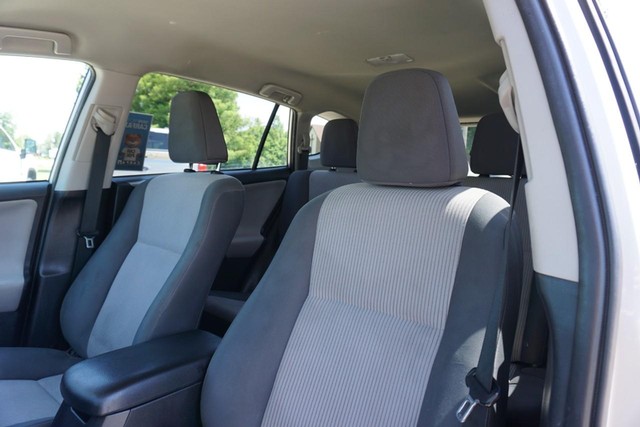 2015 Toyota RAV4 LE AWD image 20