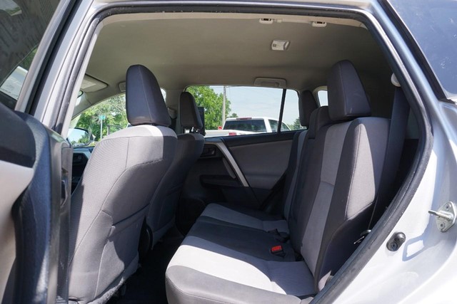 2015 Toyota RAV4 LE AWD image 21