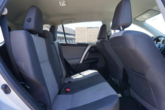 2015 Toyota RAV4 LE AWD image 23