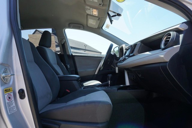 2015 Toyota RAV4 LE AWD image 25