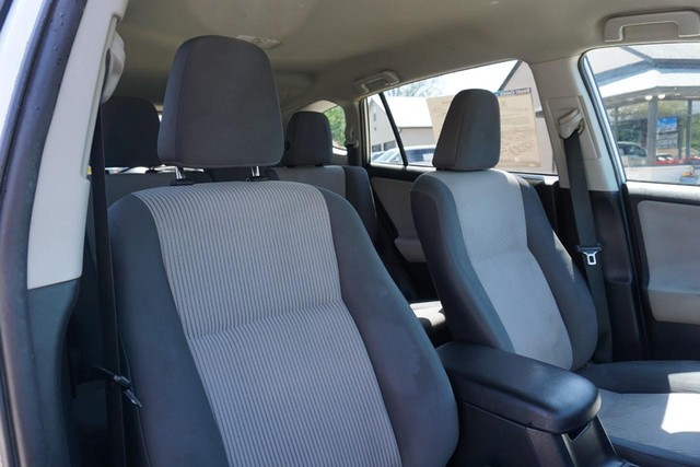2015 Toyota RAV4 LE AWD image 26