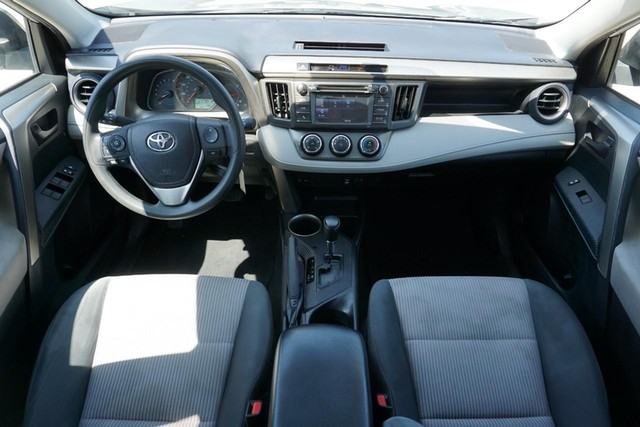 2015 Toyota RAV4 LE AWD image 27