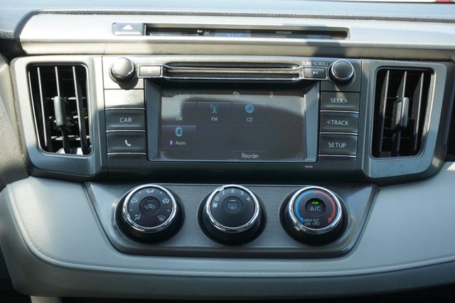 2015 Toyota RAV4 LE AWD image 29