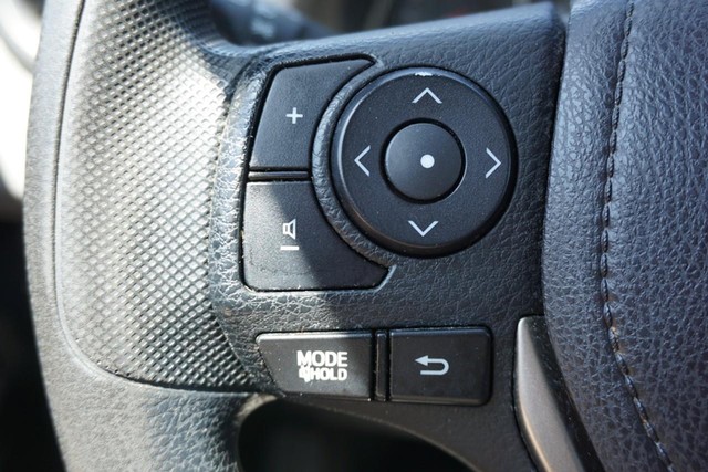 2015 Toyota RAV4 LE AWD image 31