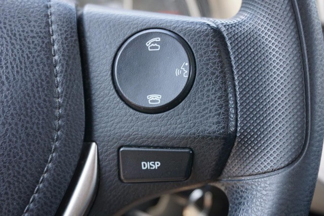 2015 Toyota RAV4 LE AWD image 32