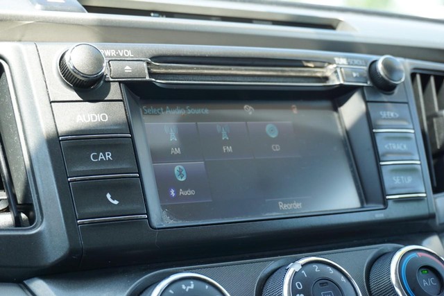 2015 Toyota RAV4 LE AWD image 34