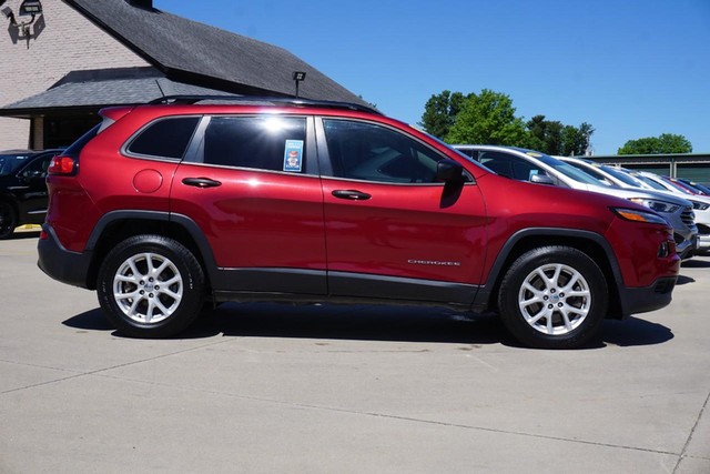 2017 Jeep Cherokee FWD Sport image 02