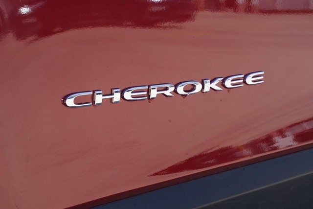 2017 Jeep Cherokee FWD Sport image 11