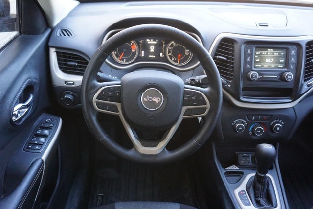 2017 Jeep Cherokee FWD Sport image 27