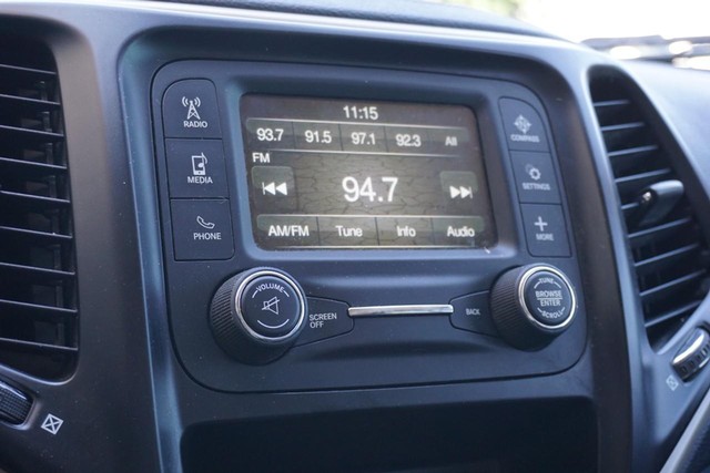2017 Jeep Cherokee FWD Sport image 32