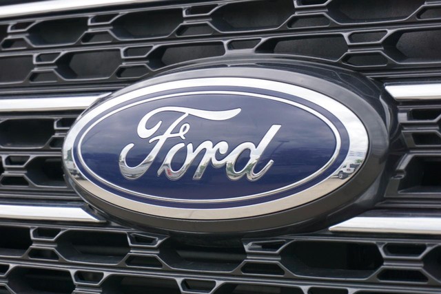 2023 Ford Explorer XLT 4WD image 11