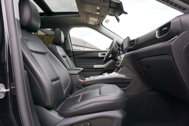2023 Ford Explorer XLT 4WD image 30