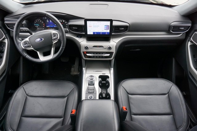 2023 Ford Explorer XLT 4WD image 32