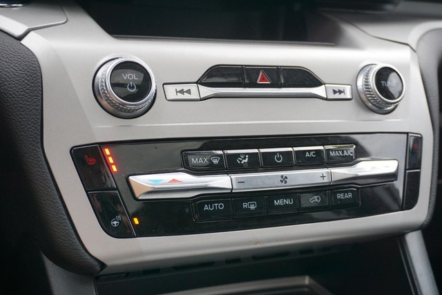 2023 Ford Explorer XLT 4WD image 42