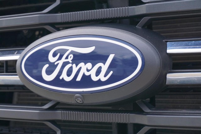 2024 Ford F-150 XLT SuperCrew 4WD image 11