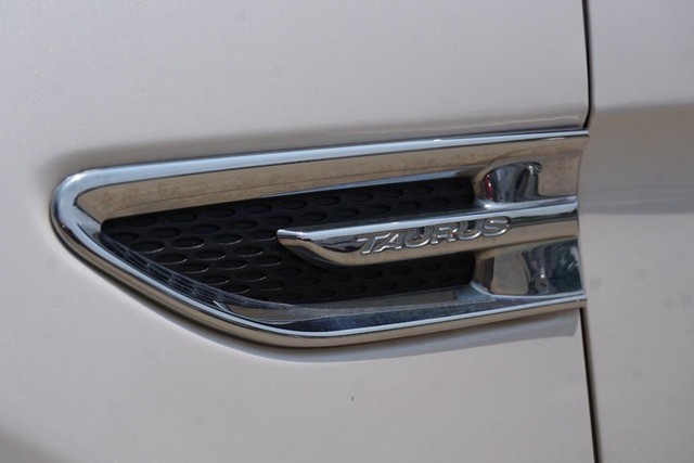 2013 Ford Taurus Limited image 11