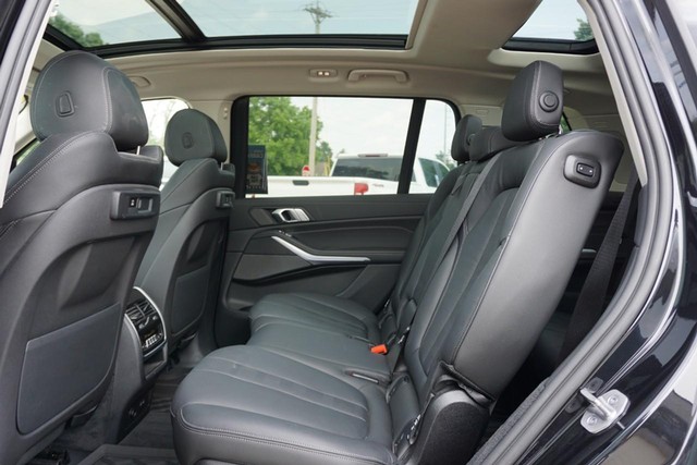2022 BMW X7 xDrive40i AWD image 31