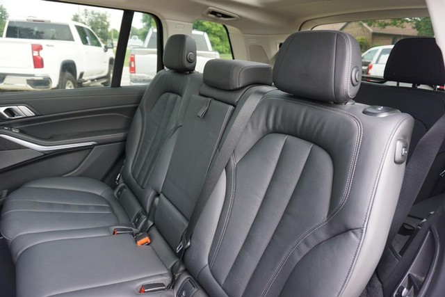 2022 BMW X7 xDrive40i AWD image 32