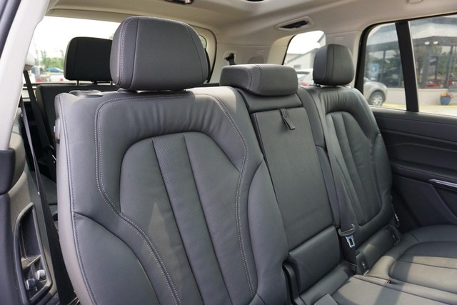 2022 BMW X7 xDrive40i AWD image 37