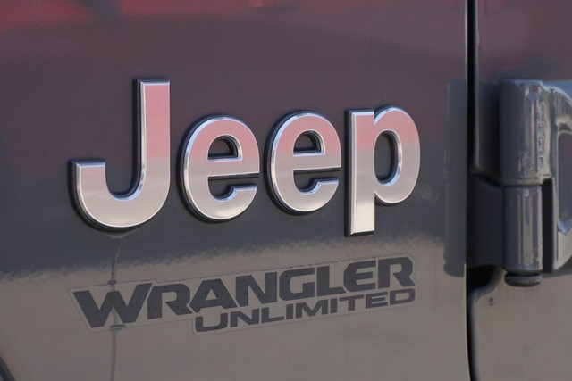 2019 Jeep Wrangler Unlimited Sahara 4x4 image 13
