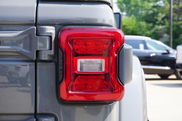 2019 Jeep Wrangler Unlimited Sahara 4x4 image 19