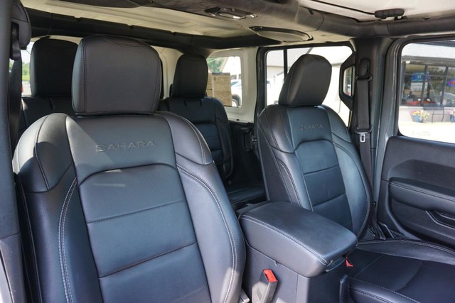 2019 Jeep Wrangler Unlimited Sahara 4x4 image 32