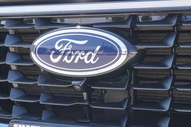 2024 Ford Escape Platinum AWD image 11