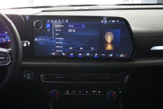 2024 Chevrolet Traverse AWD LT image 32