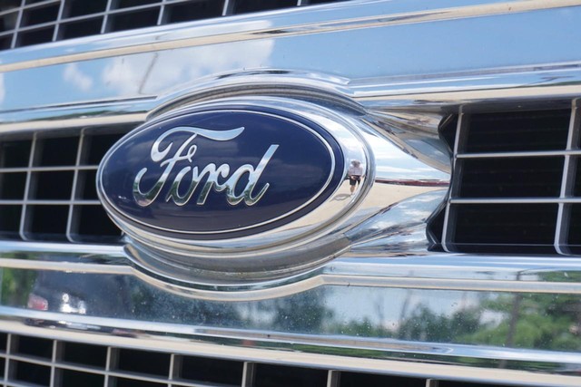2013 Ford F-150 4WD XLT SuperCrew image 11