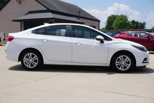 2017 Chevrolet Cruze LT image 02