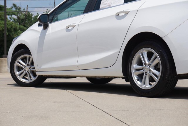 2017 Chevrolet Cruze LT image 12