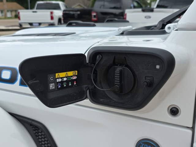 2022 Jeep Wrangler 4xe Unlimited Rubicon image 14