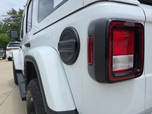 2022 Jeep Wrangler Unlimited Sahara Altitude image 11