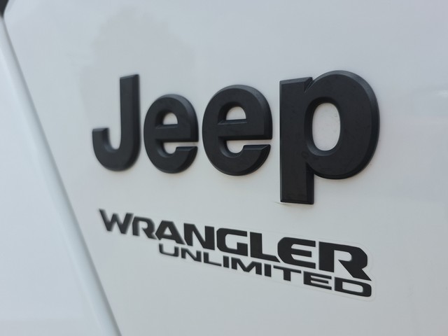 2022 Jeep Wrangler Unlimited Sahara Altitude image 13