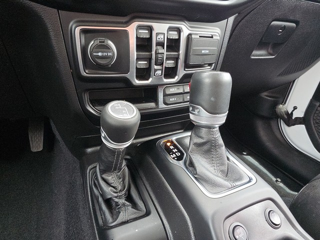 2022 Jeep Wrangler Unlimited Sahara Altitude image 29
