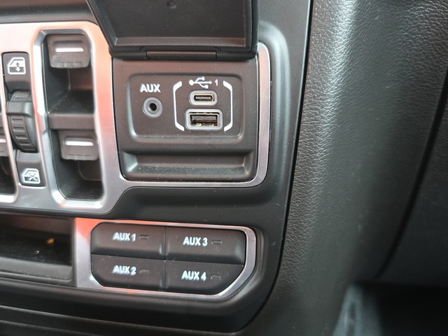 2022 Jeep Wrangler Unlimited Sahara Altitude image 43
