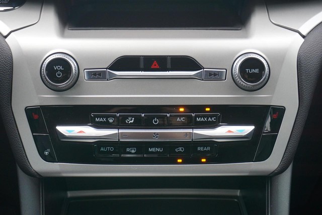 2022 Ford Explorer XLT 4WD image 38