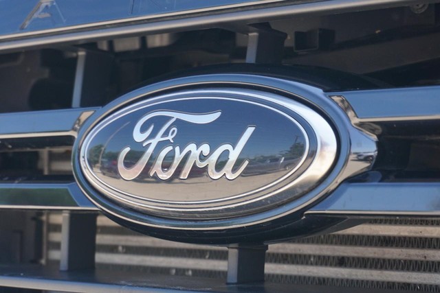 2022 Ford Ranger 4WD LARIAT SuperCrew image 10