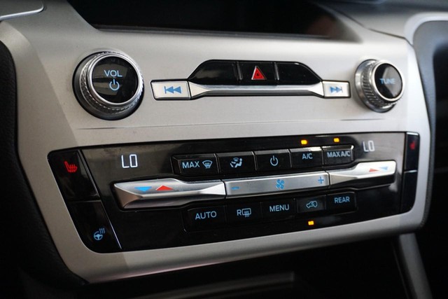 2021 Ford Explorer XLT 4WD image 44