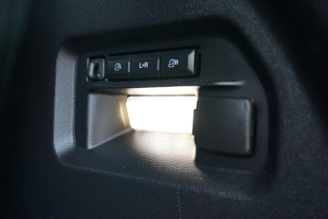 2022 Ford Explorer ST 4WD image 23