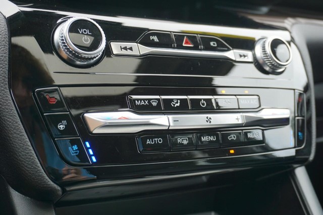 2023 Ford Explorer Limited 4WD image 39