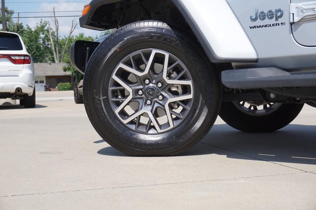 2024 Jeep Wrangler Sahara image 17