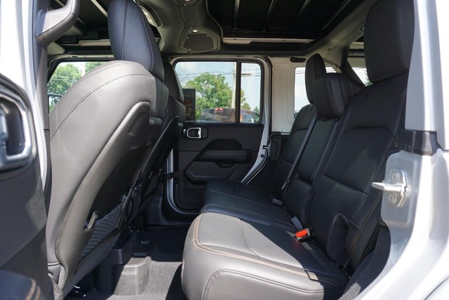 2024 Jeep Wrangler Sahara image 29