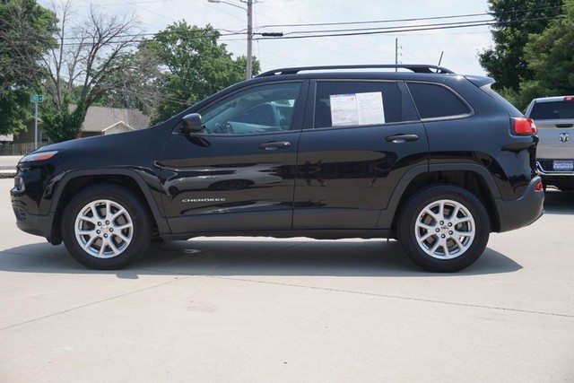 2017 Jeep Cherokee 4WD Sport image 06